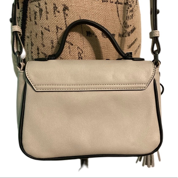 EVVE Milano Braque Crossbody Purse - Picture 5 of 11